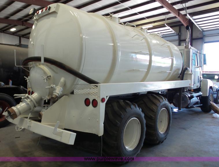 image for item AG9218 2005 Lely 80BBL vacuum bed