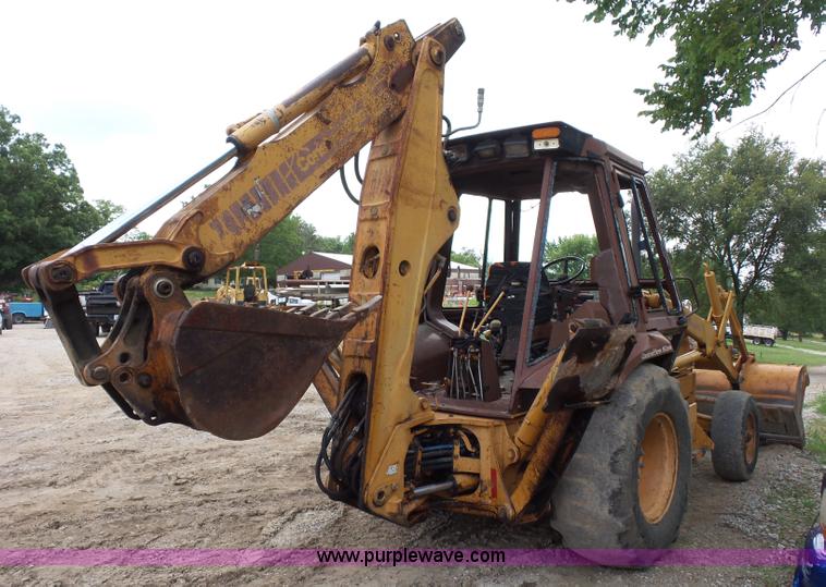 image for item AV9932 Case 580 Super K backhoe