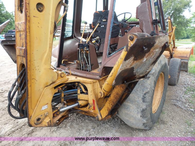 image for item AV9932 Case 580 Super K backhoe