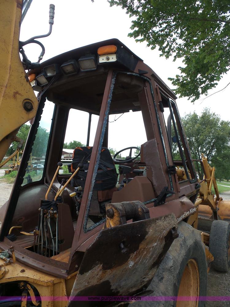image for item AV9932 Case 580 Super K backhoe