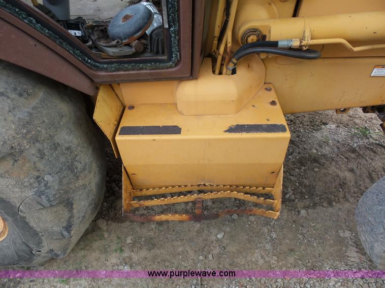 image for item AV9932 Case 580 Super K backhoe