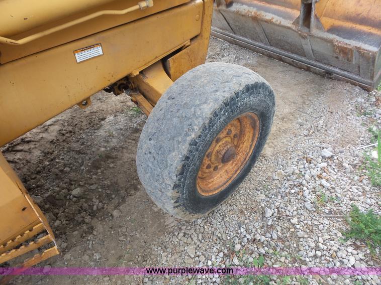 image for item AV9932 Case 580 Super K backhoe