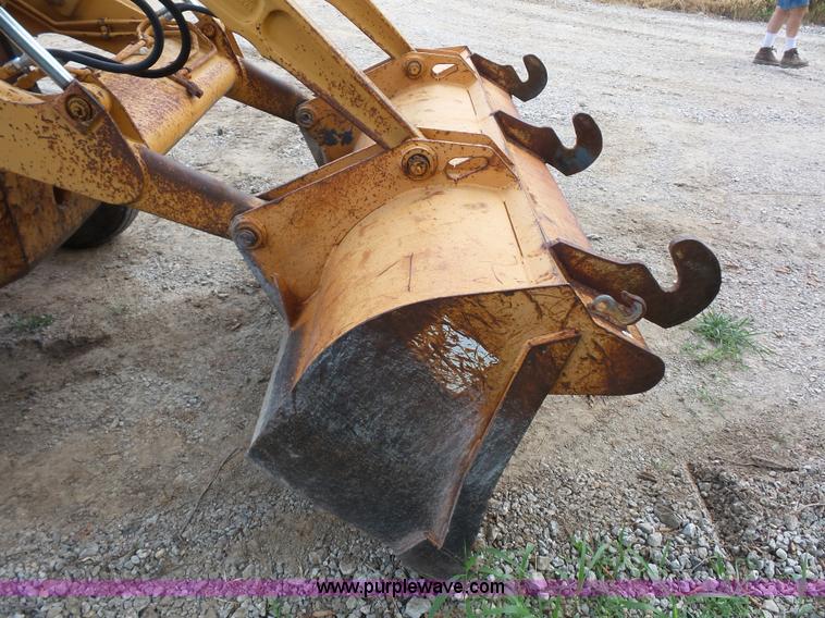 image for item AV9932 Case 580 Super K backhoe
