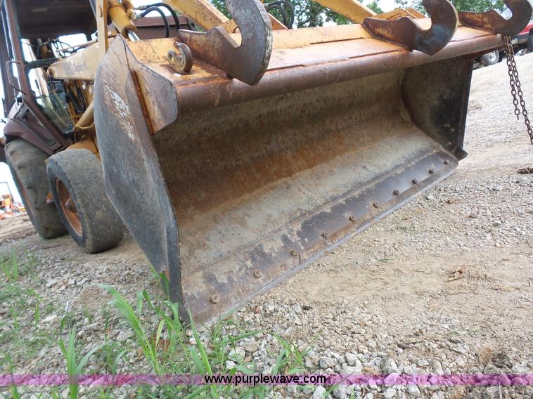 image for item AV9932 Case 580 Super K backhoe