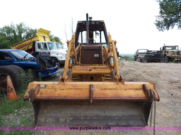 image for item AV9932 Case 580 Super K backhoe