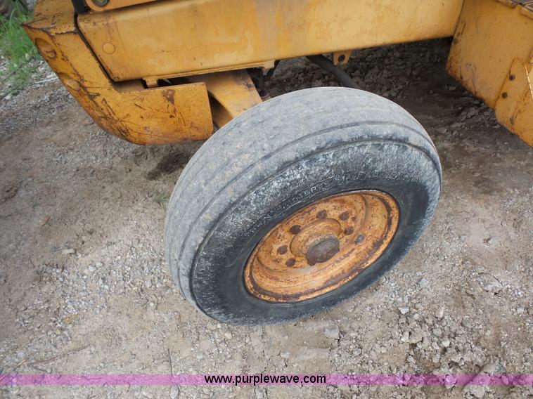 image for item AV9932 Case 580 Super K backhoe