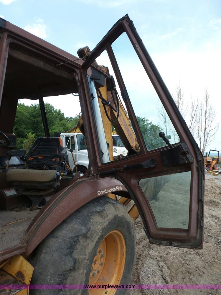 image for item AV9932 Case 580 Super K backhoe