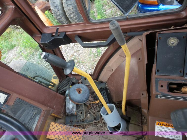 image for item AV9932 Case 580 Super K backhoe