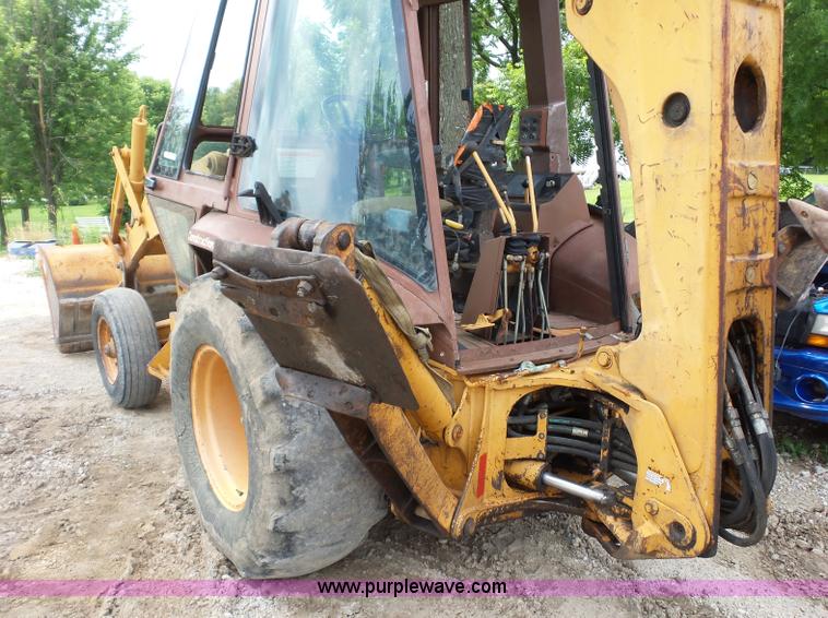 image for item AV9932 Case 580 Super K backhoe