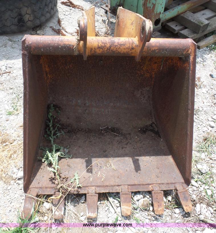 image for item AV9948 Case 580 backhoe bucket