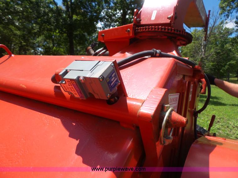 image for item BS9832 2001 Mobark Hurricane 2400XL brush chipper