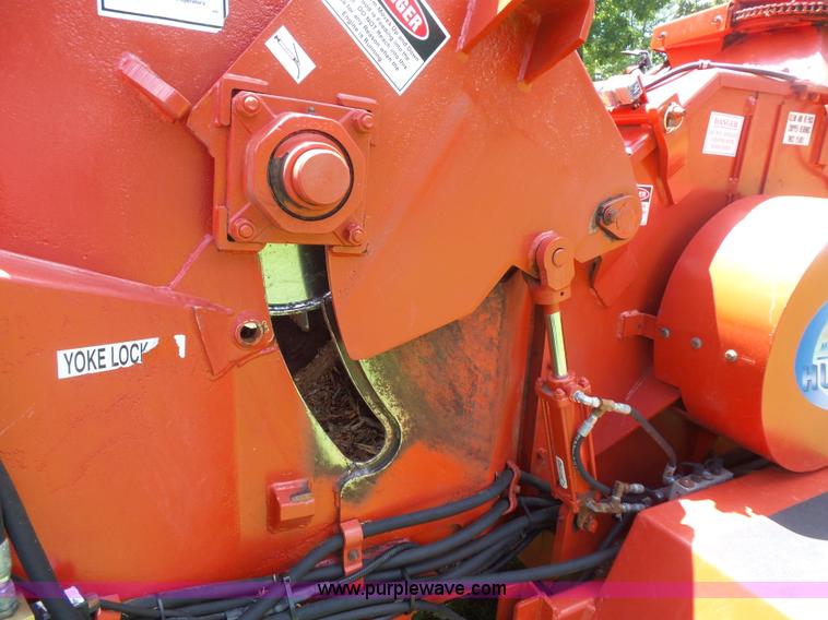 image for item BS9832 2001 Mobark Hurricane 2400XL brush chipper