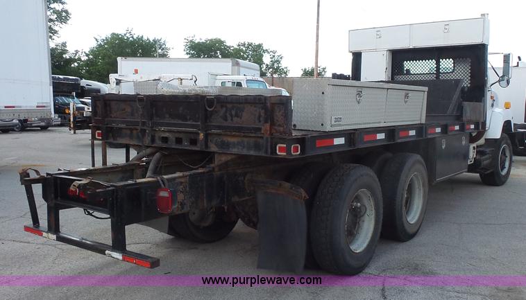 image for item BS9834 1995 International 2674 flatbed truck
