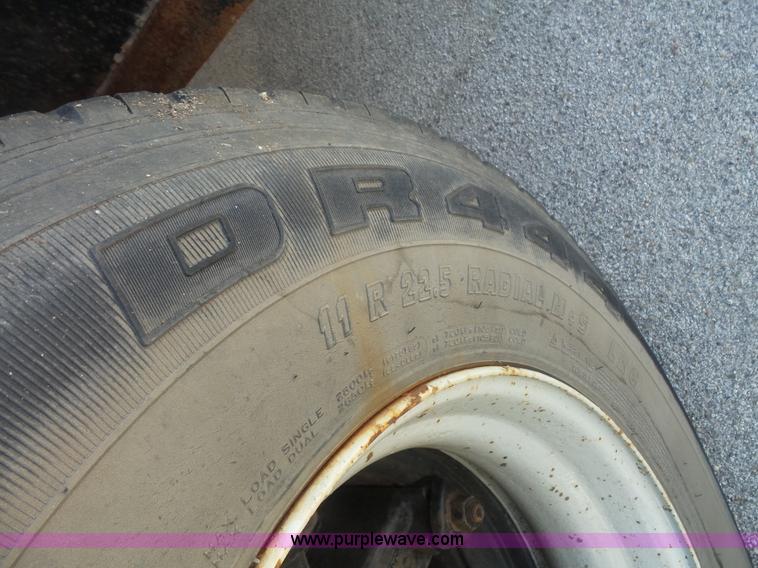 image for item BS9834 1995 International 2674 flatbed truck