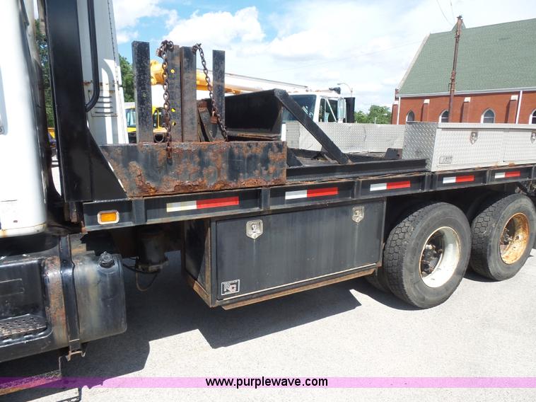 image for item BS9834 1995 International 2674 flatbed truck
