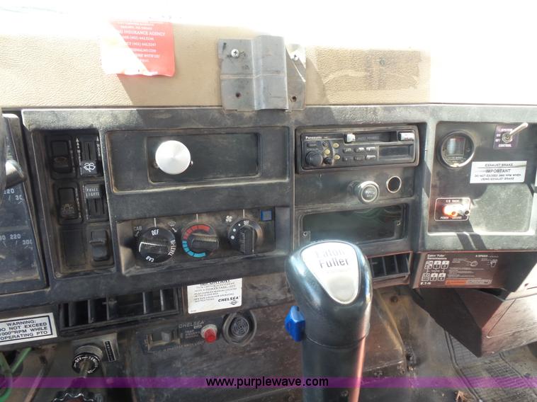 image for item BS9834 1995 International 2674 flatbed truck