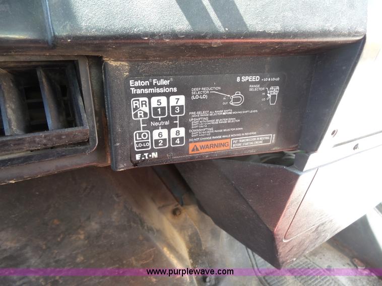 image for item BS9834 1995 International 2674 flatbed truck