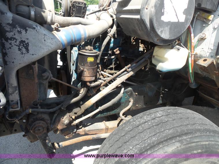 image for item BS9834 1995 International 2674 flatbed truck