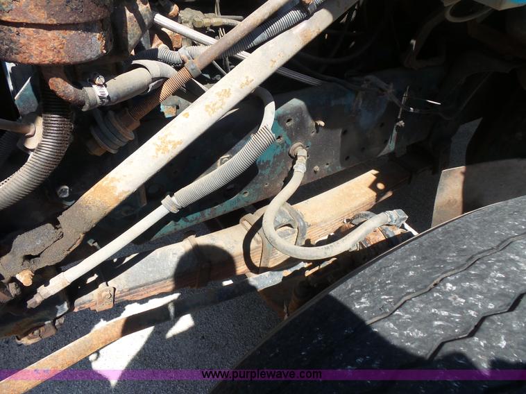 image for item BS9834 1995 International 2674 flatbed truck