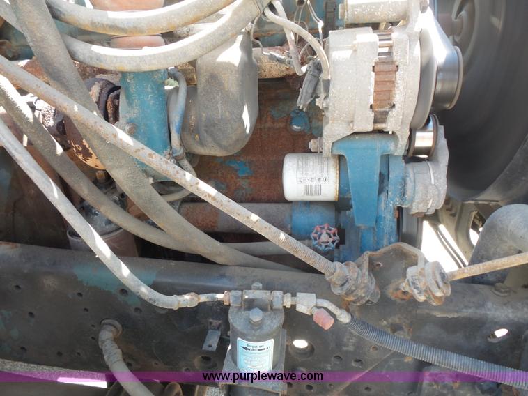 image for item BS9834 1995 International 2674 flatbed truck