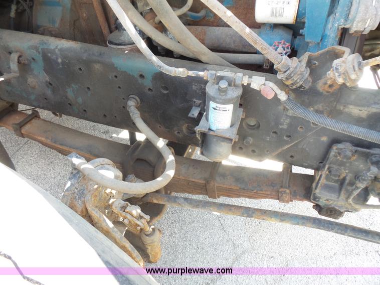 image for item BS9834 1995 International 2674 flatbed truck