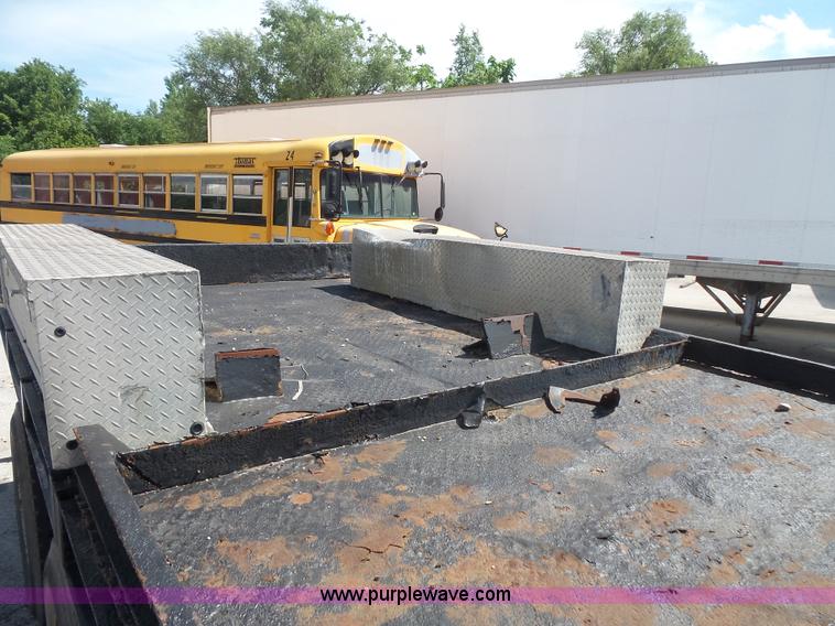 image for item BS9834 1995 International 2674 flatbed truck