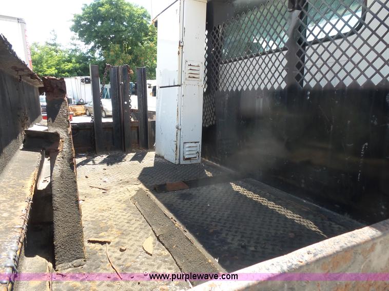 image for item BS9834 1995 International 2674 flatbed truck