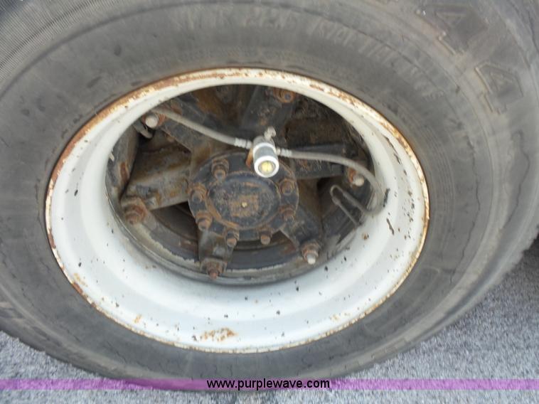 image for item BS9834 1995 International 2674 flatbed truck