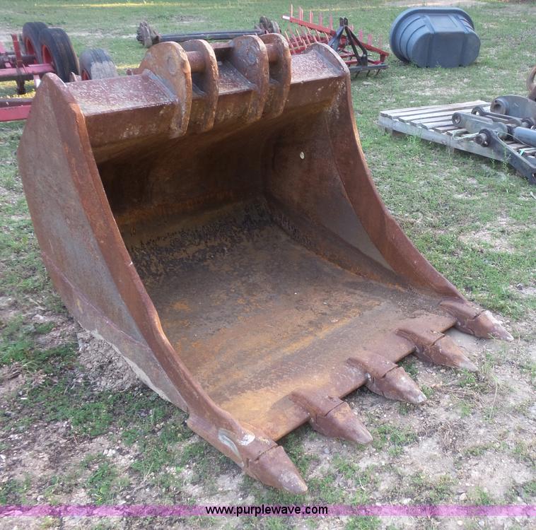 image for item BS9845 42"W bucket and hydrualic thumb