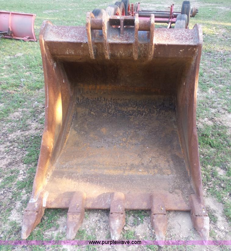 image for item BS9845 42"W bucket and hydrualic thumb