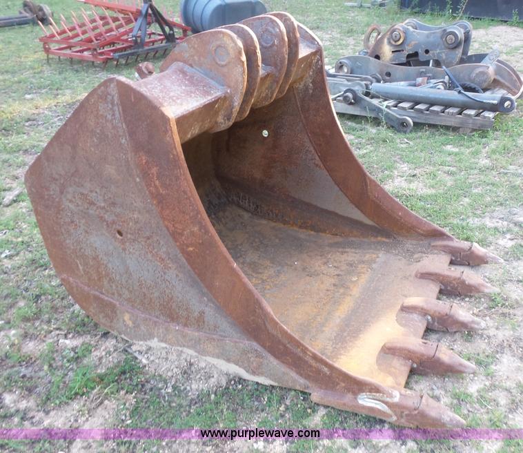 image for item BS9845 42"W bucket and hydrualic thumb