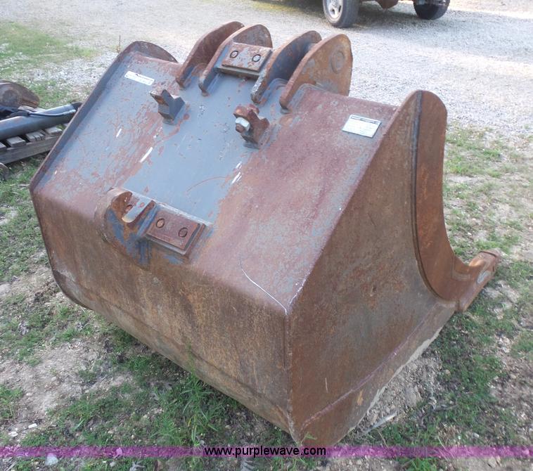 image for item BS9845 42"W bucket and hydrualic thumb