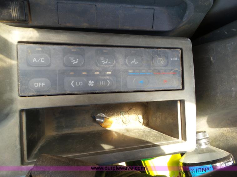 image for item BZ9761 1998 Hitachi EX200LC-5 excavator