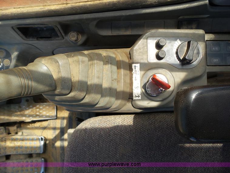 image for item BZ9761 1998 Hitachi EX200LC-5 excavator