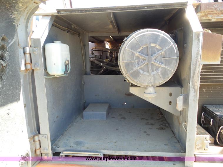 image for item BZ9761 1998 Hitachi EX200LC-5 excavator