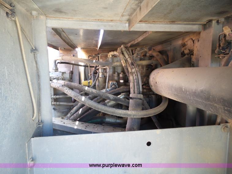 image for item BZ9761 1998 Hitachi EX200LC-5 excavator