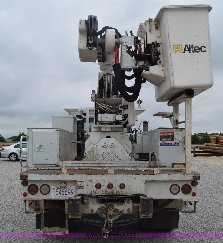 image for item CB9294 2000 GMC C7500 bucket truck