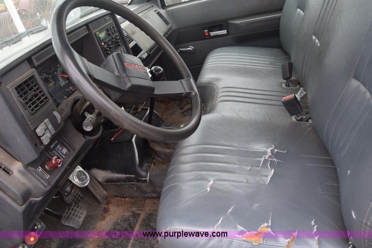 image for item CB9294 2000 GMC C7500 bucket truck