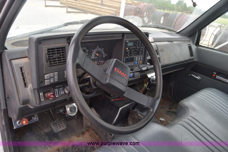 image for item CB9294 2000 GMC C7500 bucket truck