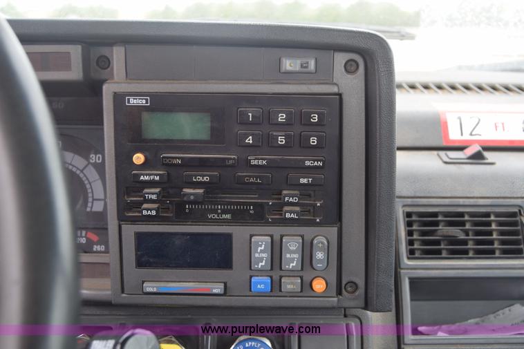 image for item CB9294 2000 GMC C7500 bucket truck