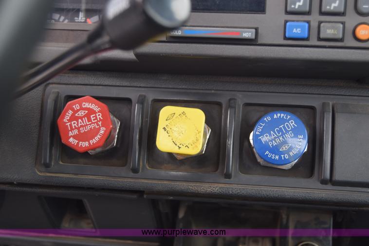 image for item CB9294 2000 GMC C7500 bucket truck