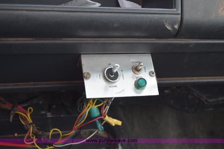 image for item CB9294 2000 GMC C7500 bucket truck