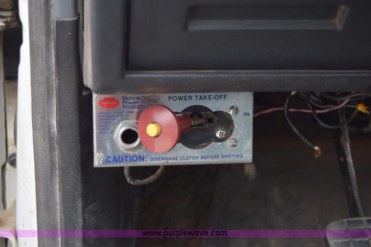 image for item CB9294 2000 GMC C7500 bucket truck