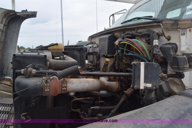 image for item CB9294 2000 GMC C7500 bucket truck