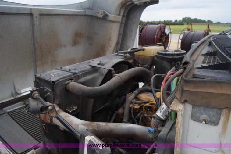 image for item CB9294 2000 GMC C7500 bucket truck