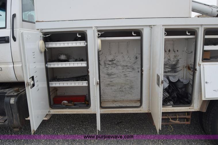 image for item CB9294 2000 GMC C7500 bucket truck