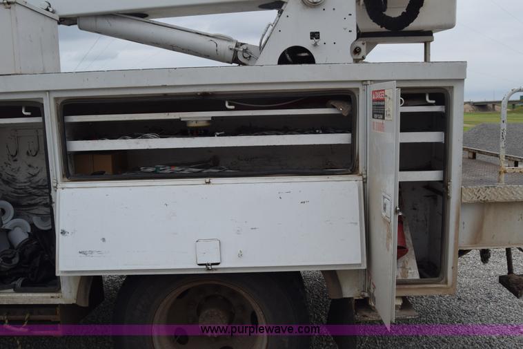image for item CB9294 2000 GMC C7500 bucket truck
