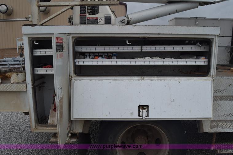 image for item CB9294 2000 GMC C7500 bucket truck