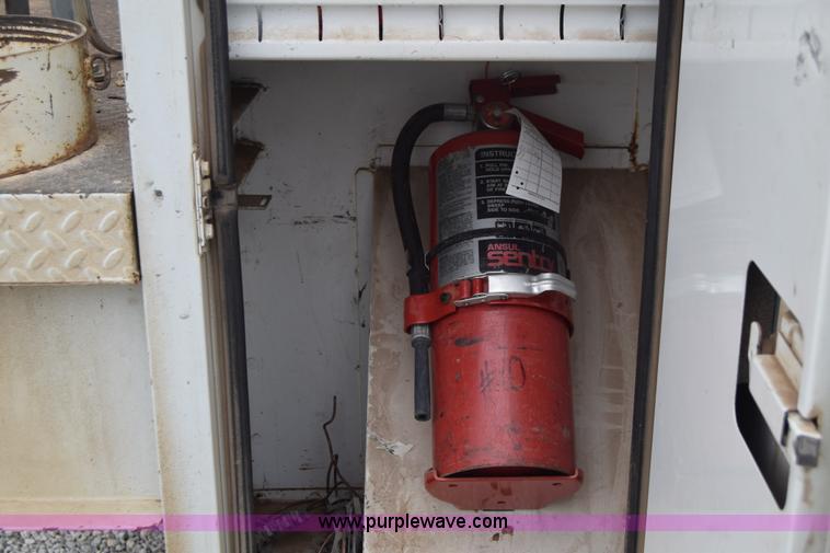 image for item CB9294 2000 GMC C7500 bucket truck