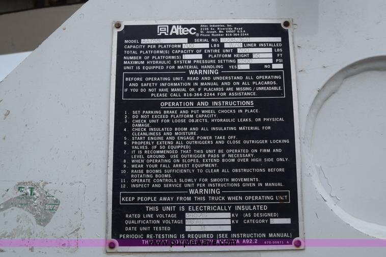 image for item CB9294 2000 GMC C7500 bucket truck